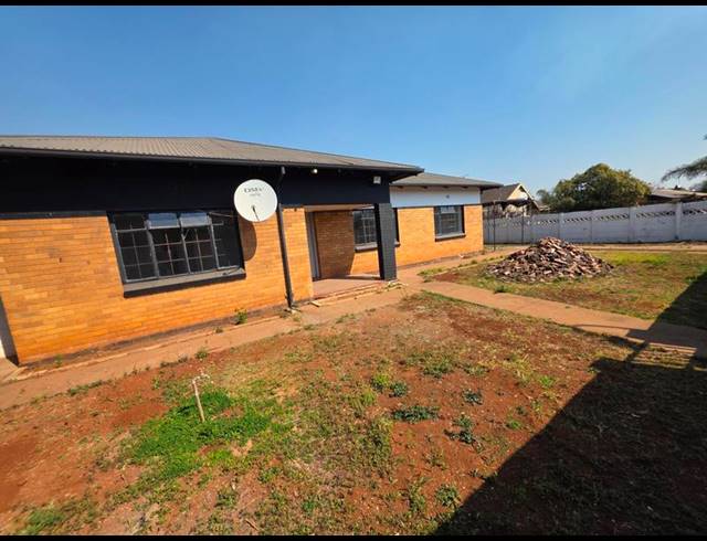 4 BEDROOM HOUSE FOR SALE IN CLAYVILLE EAST